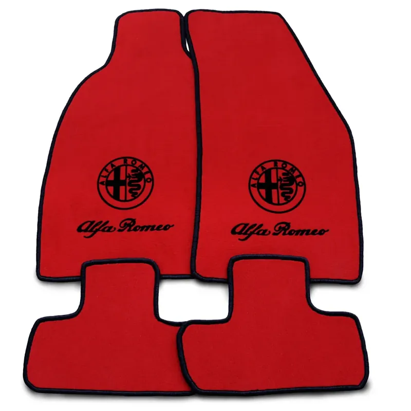 Top-Preis rote Velours Fußmatten Logo+Schrift in schwarz für Alfa Romeo Spider 5 + GTV Typ 916 1994-2004 4-teilig